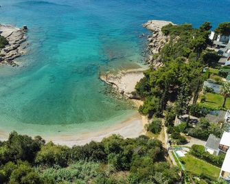 Grand Bleu Porto Heli Beachfront House - Порто Хелі