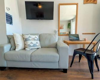 Studio 11 - 2 min du Bord de l'eau Foyer & Barbecue - Sainte-Anne-de-Beaupré - Living room