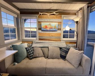 Big View Tiny House, a luxury tiny house experience! - Victor - Obývací pokoj