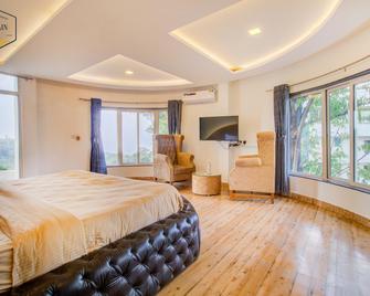 The Mountain Mist Hotel - Sātāra - Bedroom