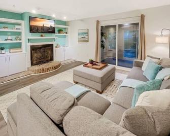 5 Min To Beach King Beds - Mount Pleasant - Oturma odası