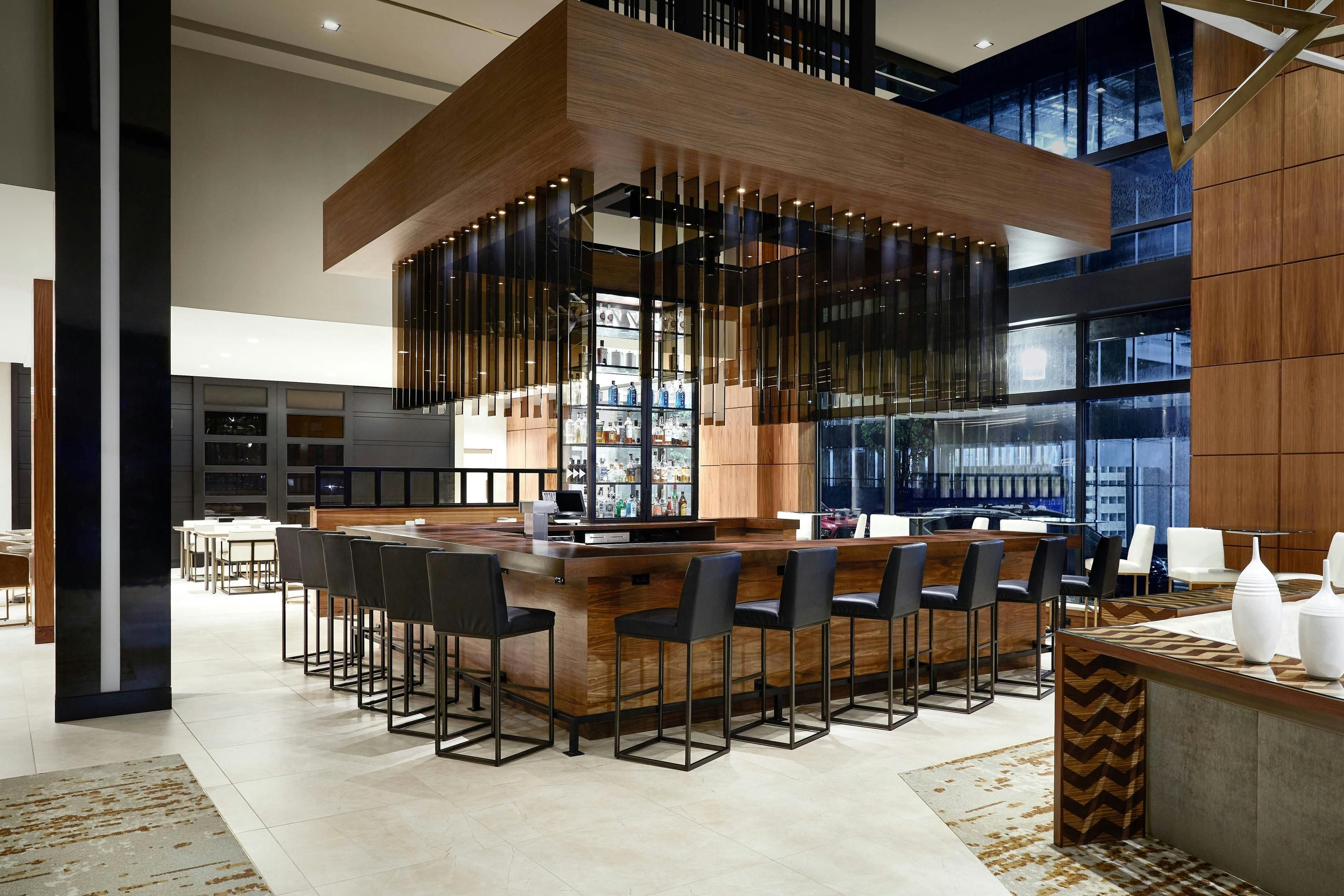 إيه سي هوتل بورتلاند داون تاون/ووترفرينت، أياي - بورتلاند - بار