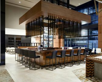 إيه سي هوتل بورتلاند داون تاون/ووترفرينت، أياي - بورتلاند - بار