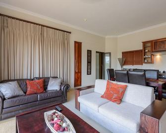 Legend Golf & Safari Resort - Mookgophong - Living room