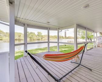 Near Hiking & Fishing: Dale Home w/ Deck! - Dale - Balcony