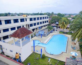 Hotel Hakmaz Taba Syariah Lubuk Linggau - Lubuklinggau - Piscina
