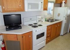 Road Runner Travel Resort - Fort Pierce - Kitchen