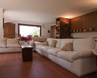 Comfortable Villa With Private Pool And Large Garden, Near Como And Milan - Montorfano - Living room