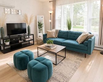 Balcony/Patio/ Separate Fenced Yard + Beach, Park & Downtown+close to Chicago - Chesterton - Obývací pokoj