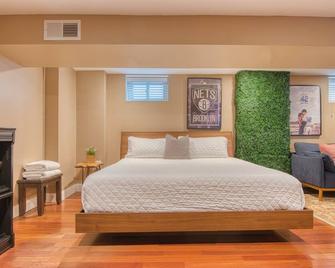 4 bedroom, 2 bath, King Beds, Outdoor Space, Grill, Parking, Near Prospect Park - Brooklyn