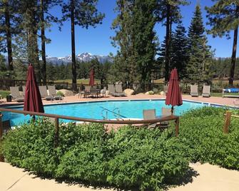 Beautifully Renovated South Lake Tahoe Condo Minutes To Casinos, Ski & Beaches - Zephyr Cove - Pool