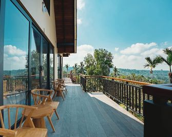 Pacung Indah Hotel & Restaurant by ecommerceloka - Baturiti - Balcón