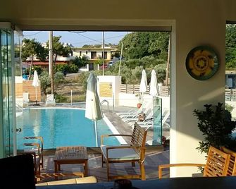 Ivory Hotel - Theologos