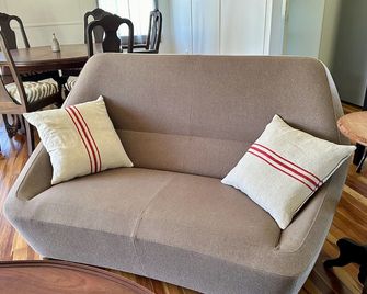 Comfy 3-bedroom house surrounded by vineyard in South Head an hour from Auckland - Parakai - Sala de estar