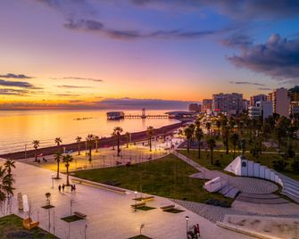 Crowne Plaza Durres By IHG - Дуррес