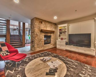 Main Street & Mountain View Rooftop Deck + Hot Tub - Park City Ultimate Loft - Park City - Sala de estar