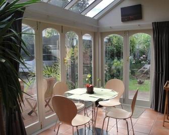 English Tudor House - Hamilton - Spisestue