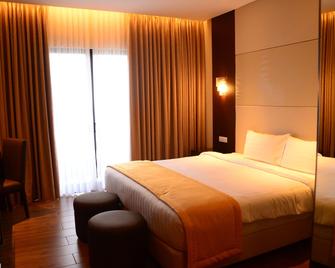 Hotel Monticello - Tagaytay - Schlafzimmer