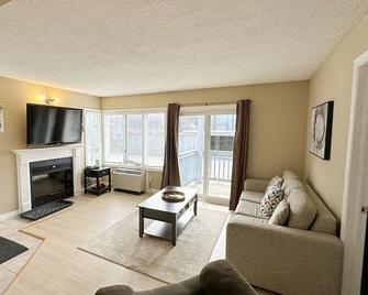 Blue Mtn 1 Bedroom with Mountain View - The Blue Mountains - Living room