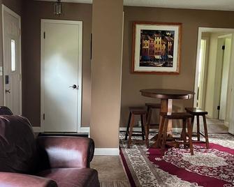 Comfortable 3 bedroom in nice quiet neighborhood. - Logansport