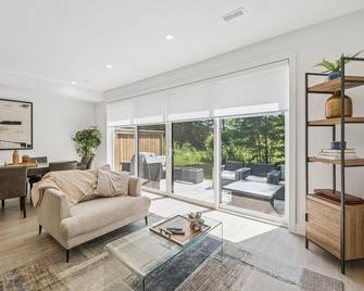 Luxury Resort Villa in Muskoka - Gravenhurst - Living room