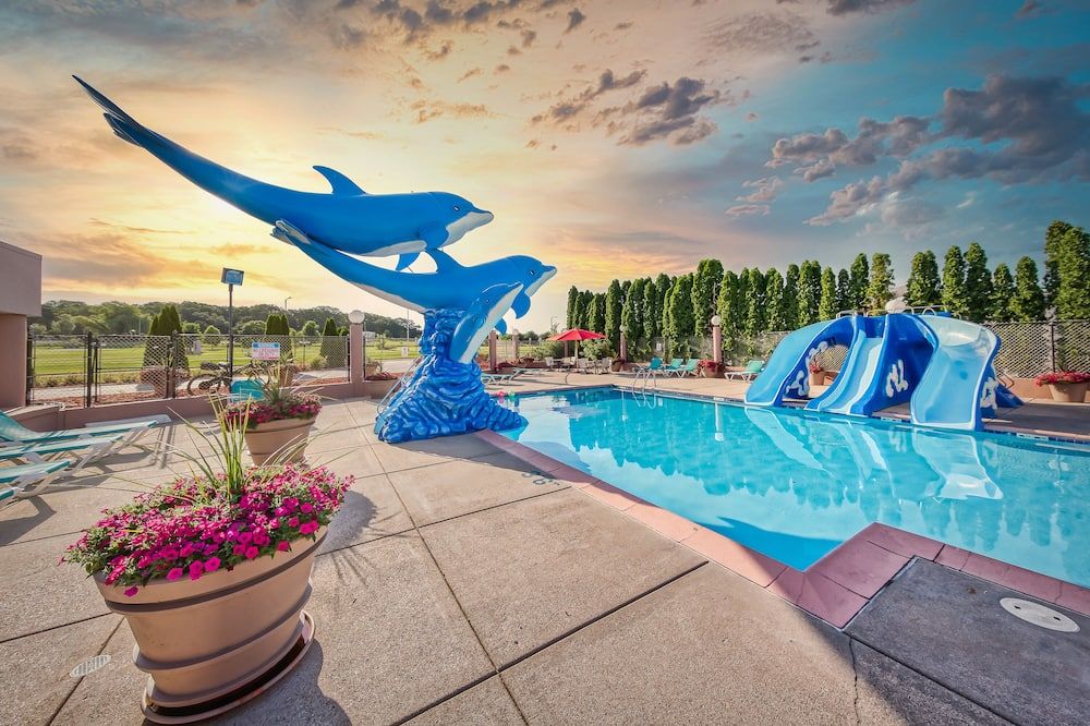 Grand Marquis Waterpark Hotel & Suites