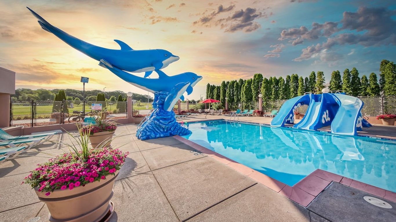 Grand Marquis Waterpark Hotel & Suites