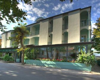 Hotel Giamaika - Cesenatico - Building