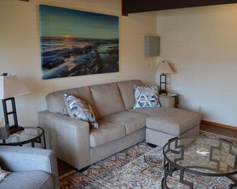 Arcata One Bedroom- Stay Near And Downtown Calpoly Humboldt - A 13-Min Stroll - Arcata - Wohnzimmer