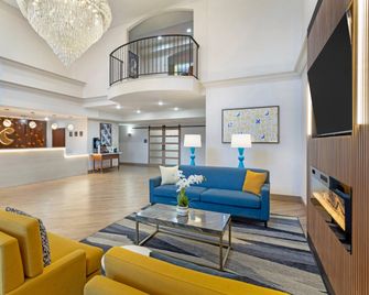 Comfort Suites East Brunswick - South River - East Brunswick - Lobby