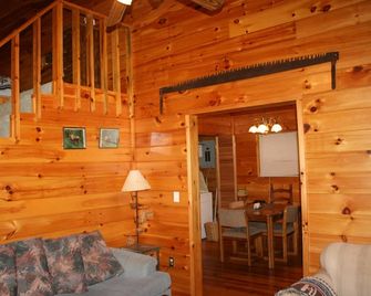 Private, Secluded, Relaxing Cabin. 1853 ask About Wedding Opportunities! - Blairsville - Bedroom