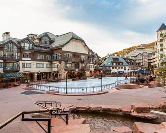 Chic Ski In, Ski Out 2 Bedroom Penthouse In Beaver Creek Village - Beaver Creek - Piscina