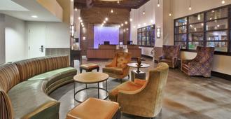 Fairfield Inn & Suites by Marriott Milwaukee Downtown - Milwaukee - Sala de estar