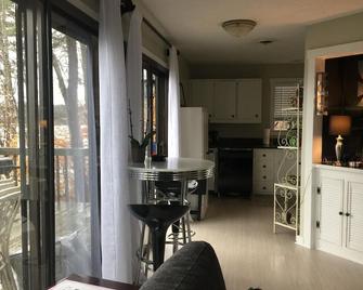 Super Clean Cabin On The Lake! - Gainesville - Living room