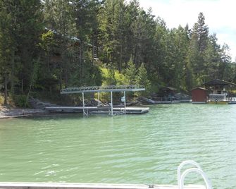 Flathead 'on The Lake' Custom Log Cabinenjoy Year 'round - Lakeside - Pool