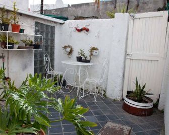 Entire 2 Bedroom House in Observatory - Cape Town - Patio