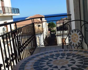 Emerella Guest House Siderno Beach - Siderno - Balcony