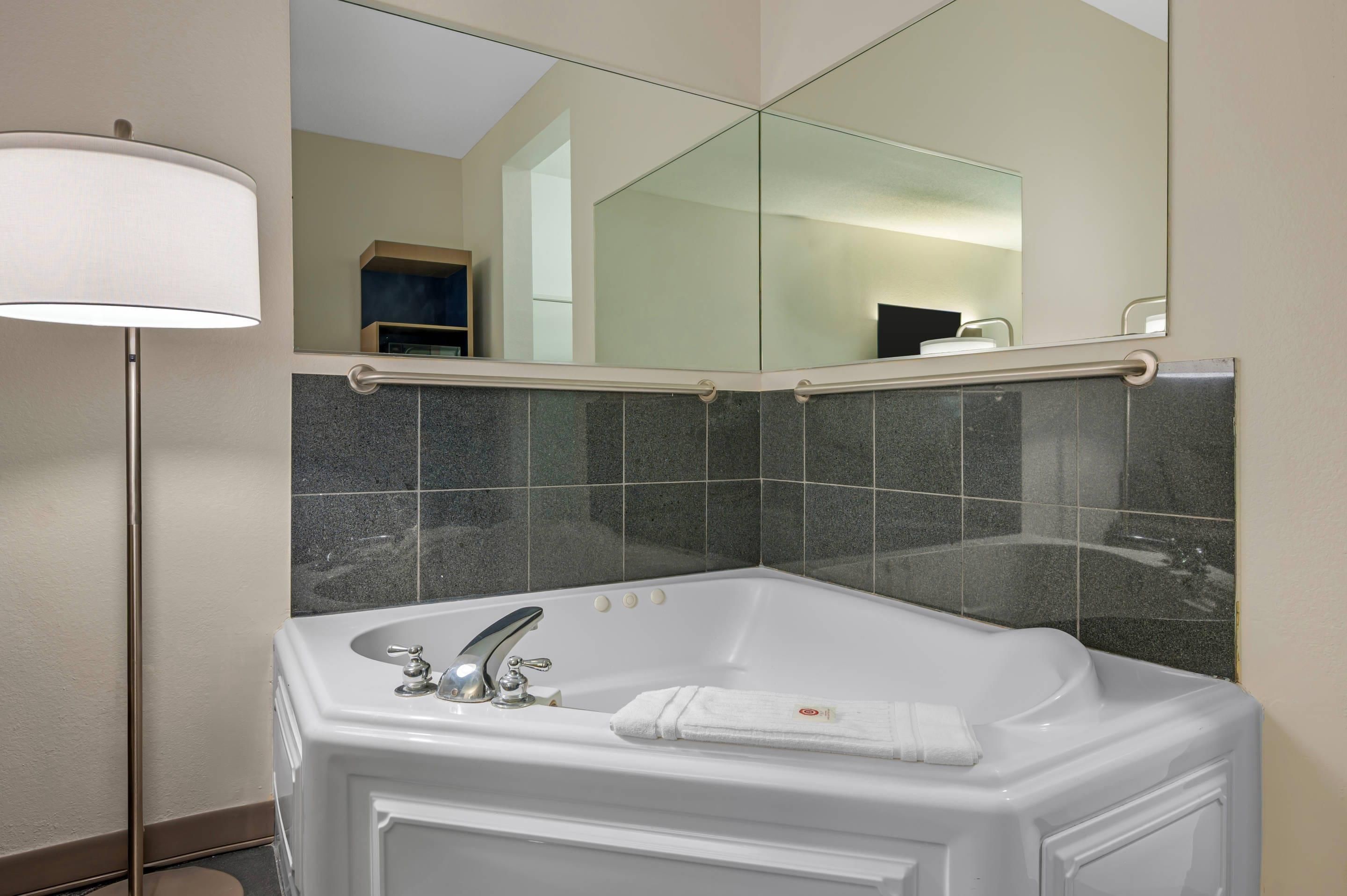 Comfort Suites near Indianapolis Airport - Indianapolis - Schlafzimmer