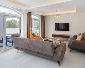 Orka World Villa 1 - Ölüdeniz - Wohnzimmer