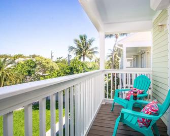 Waterfront Villa in Paradise. Dipping pool. Middle Keys. Soak in the sun - Duck Key - Balcony