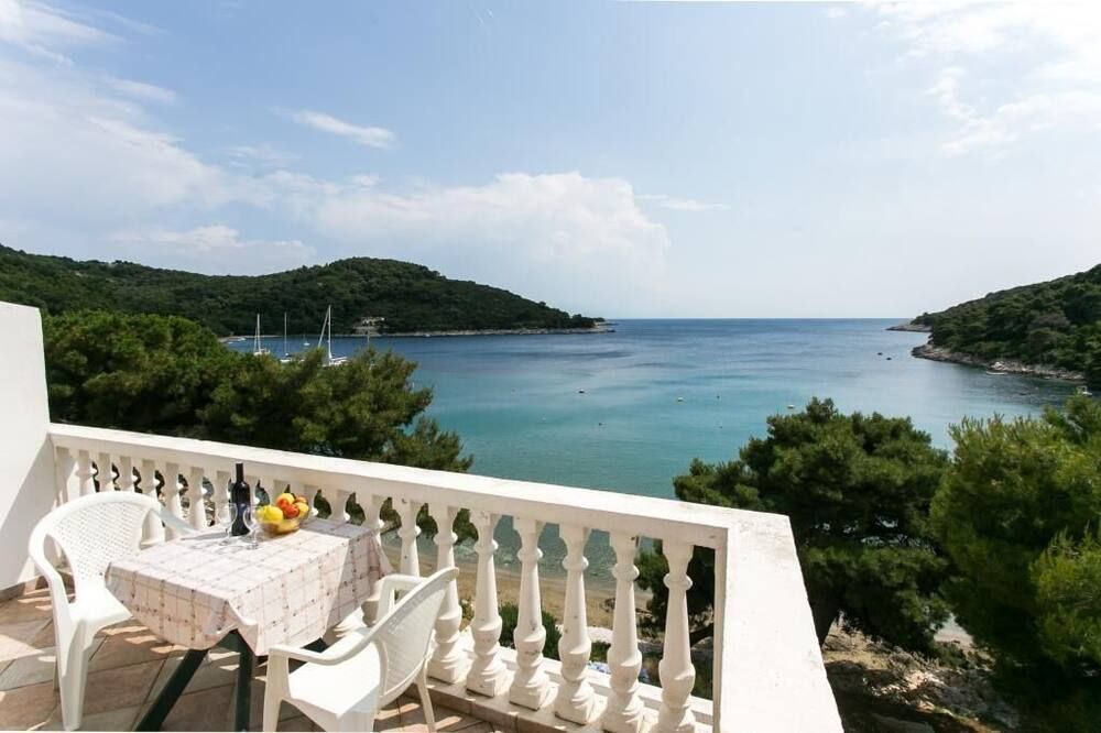 Apartmetns Franka Saplunara-One-Bedroom Apartment with Terrace and Sea View No2 - Saplunara - شرفة