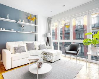 Nice Apartment near Retiro Park. Retiro I - مدريد - غرفة معيشة