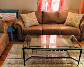 Kc House Cozy Country Home. Enjoy The Country Life! - Rock City - Salon