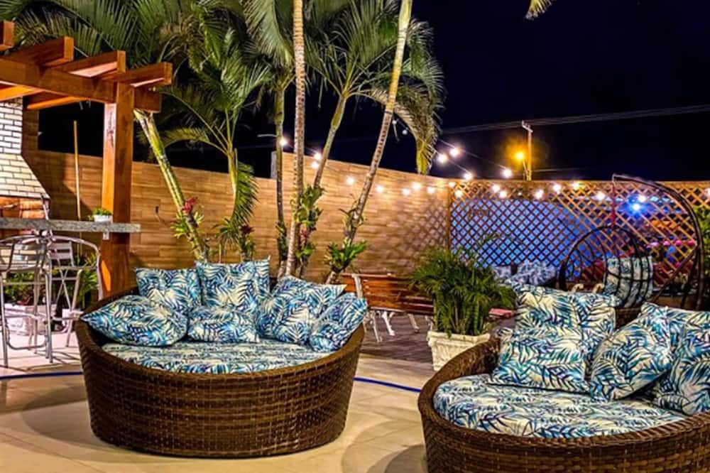 هوتل آند بوزادا فافاريتو