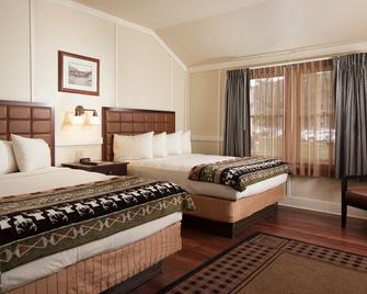 Mammoth Hot Springs Hotel & Cabins - Mammoth - Bedroom