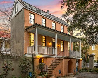 Unique & Charming 1 Bedroom One Block to King St - Charleston - Building