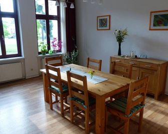 Vis-a-vis-Berliner-Tor - Schwerin - Essbereich