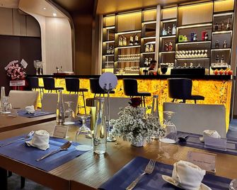 Grand Whiz Hotel Praxis Surabaya - Surabaya - Restaurant