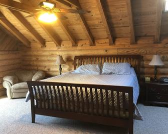 'The Lakefront Lodge' - Spacious Lakefront 3 Bedroom W/ Private Covered Dock - La Follette - Bedroom