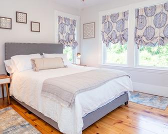 Beautiful Victorian with Modern Flare close to Town, Train & Beach - Ipswich - Bedroom